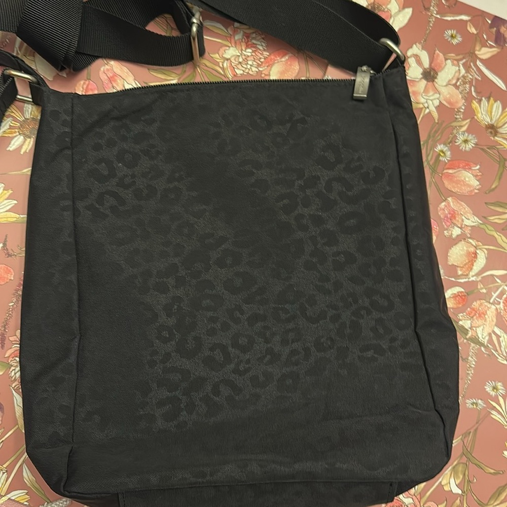 Baggallini Black Leopard Print Women's crossbody - Picture 3 of 12